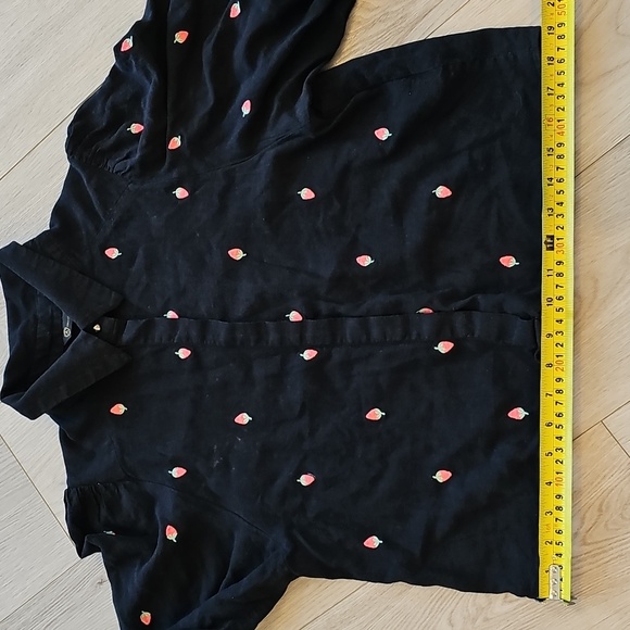 Linen Strawberry Collared‎ Button Down Balloon Sleeve Blouse, Medium - Picture 15 of 16